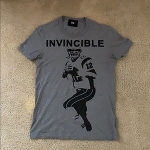 D&G Invincible tee size small